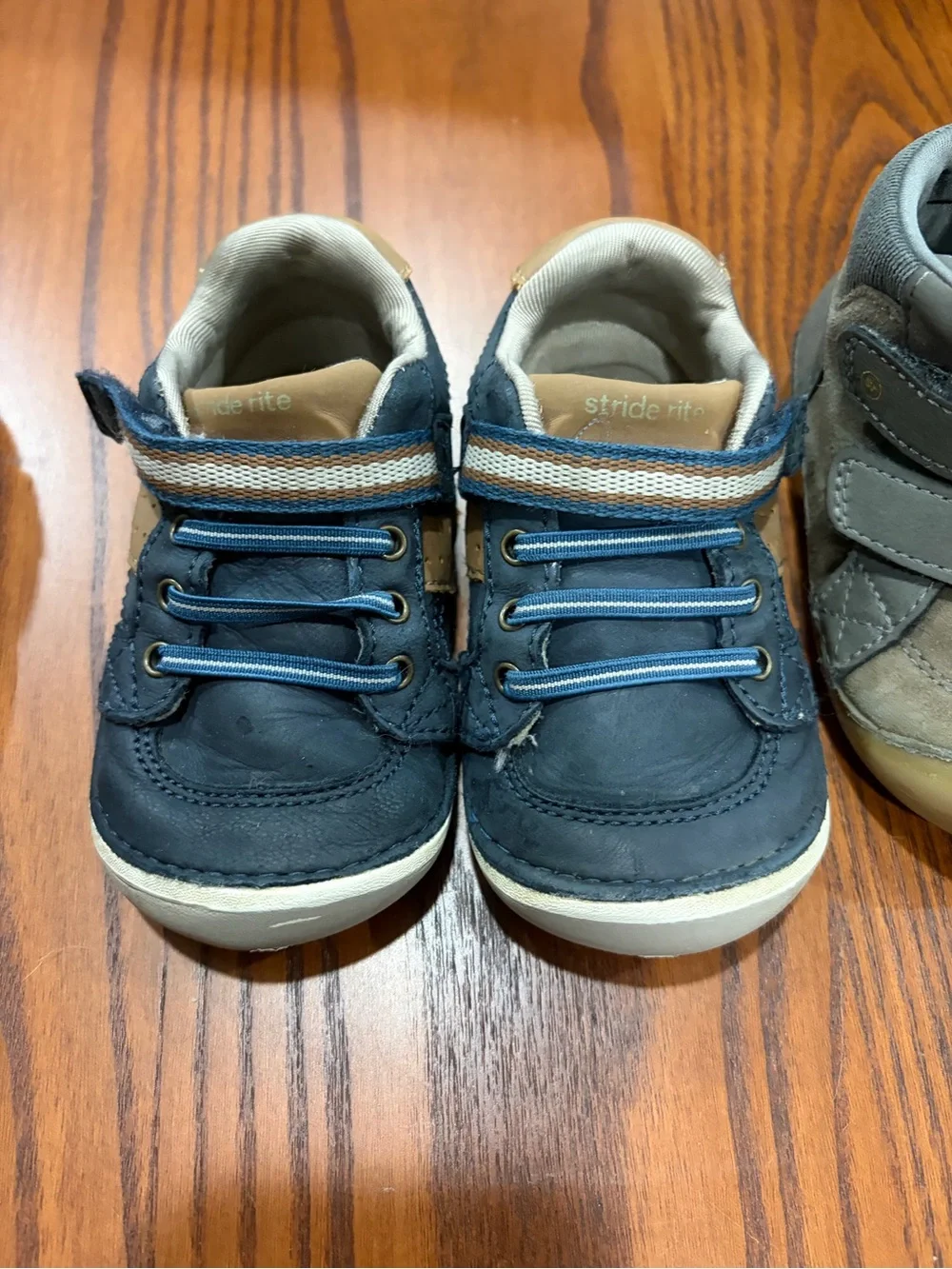 Stride Rite Kids Triple Pack Sneakers in Brown, Navy and Gray